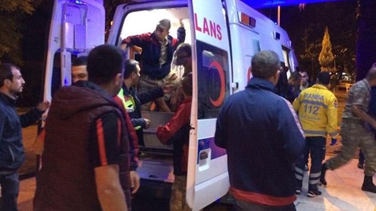 Manisa'da rahatsızlanan çok sayıda asker hastaneye kaldırıldı
