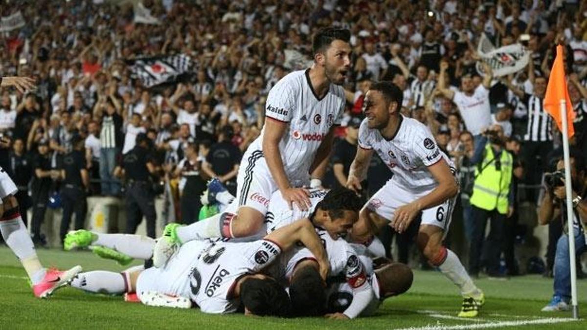 Başakşehir'den Beşiktaş'a tebrik!