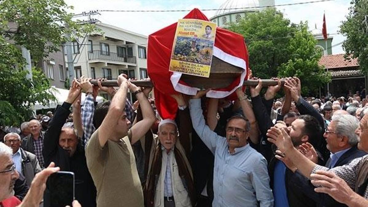 Ülkücü hareketin sembol ismi Ahmet Er son yolculuğuna uğurlandı