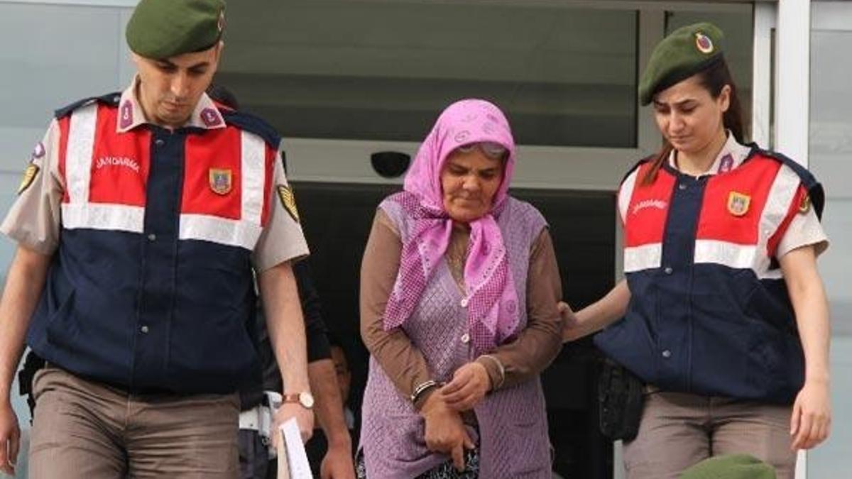 Anne olay yaratan itirafından sonra bir şok daha yaşadı!