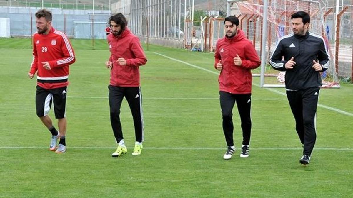 Şampiyon 4 oyuncusunu gönderdi!