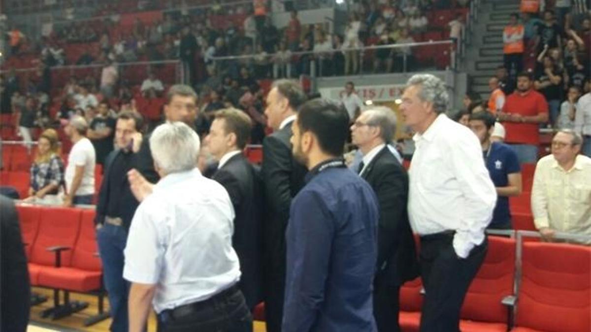 Anadolu Efes'ten şok tepki: Takımı sahadan çekti