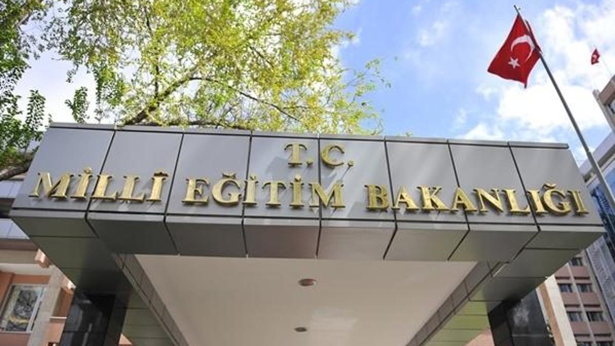 FETÖ propagandasını yapan öğretmen çifte ihraç