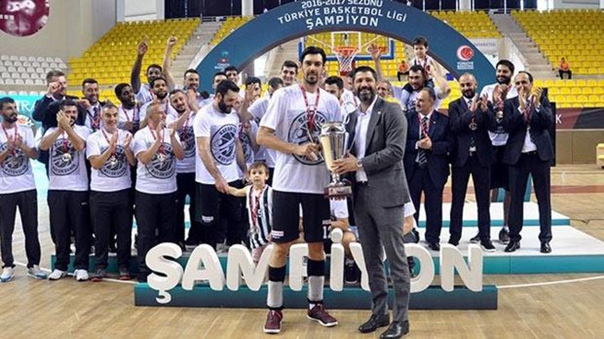 Şampiyon Sakarya Büyükşehir Belediyespor!