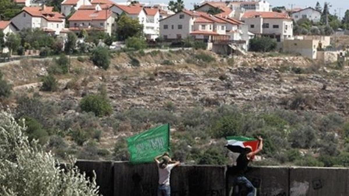 Yahudi yerleşimciler Filistinlilerin araçlarına zarar verdi