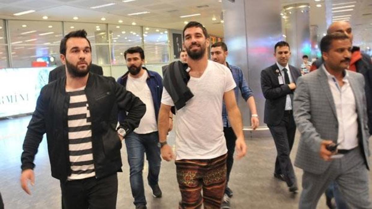 Arda Turan İstanbul'a geldi
