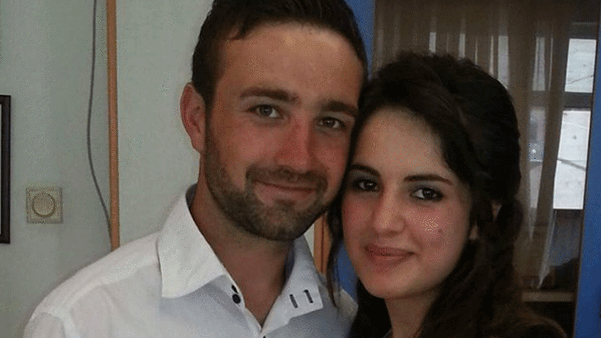 Tartıştığı eşini bıçakla öldürdü