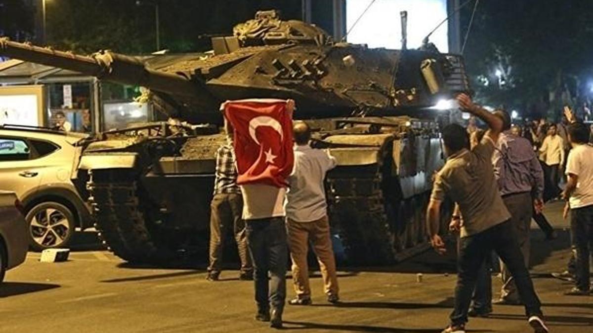 FETÖ'cü generalin savunmasına tepki!