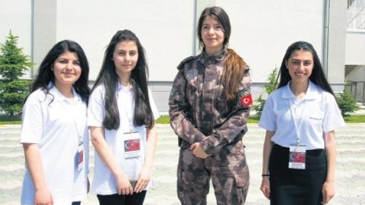 Minikler korkunç gecenin hatırasını incelediler...