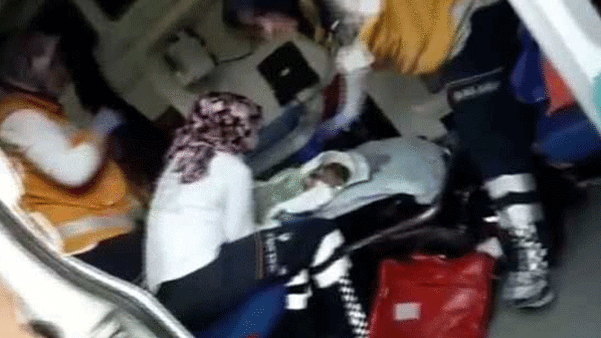 Havalandırma boşluğuna atılan yeni doğmuş bebek kurtarıldı