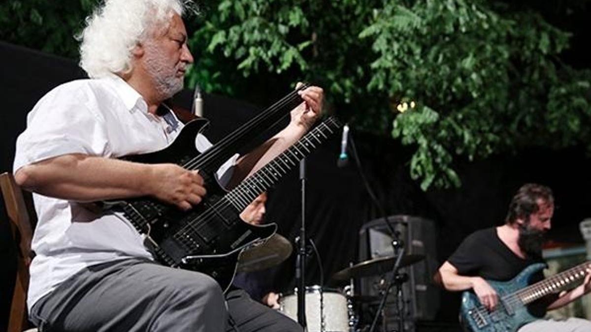 Erkan Oğur'dan gitar şov!