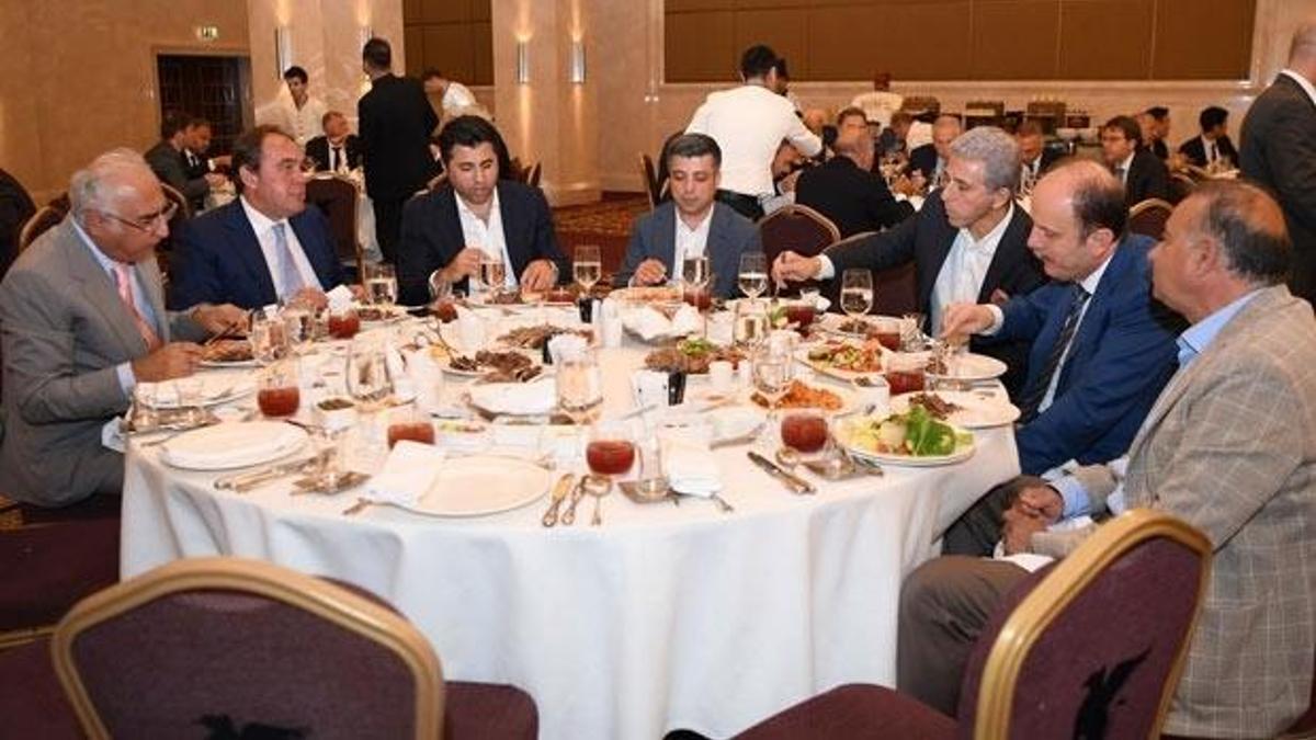 Başkan Demirören'den futbol ailesine iftar yemeği