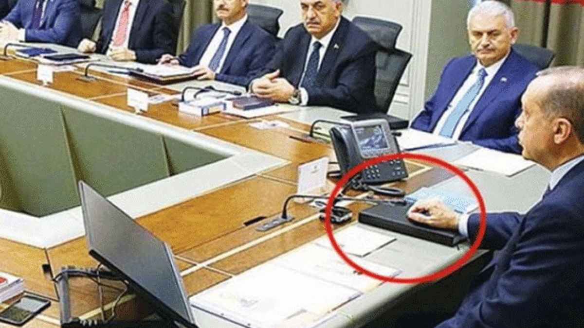 Erdoğan'ın kara kaplı defteri geri döndü