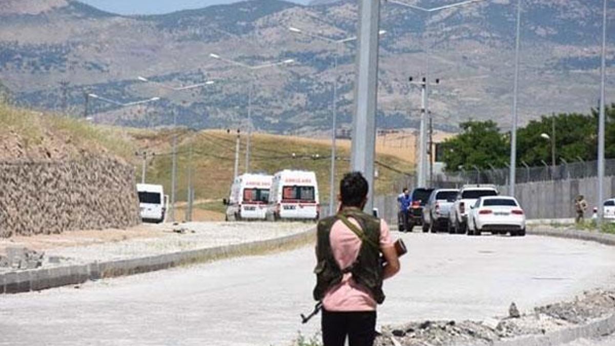 Batman'da karakola bombalı araç saldırısı! Yaralılar var...