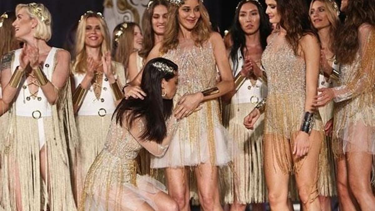 Adriana Lima'dan bebek öpücüğü