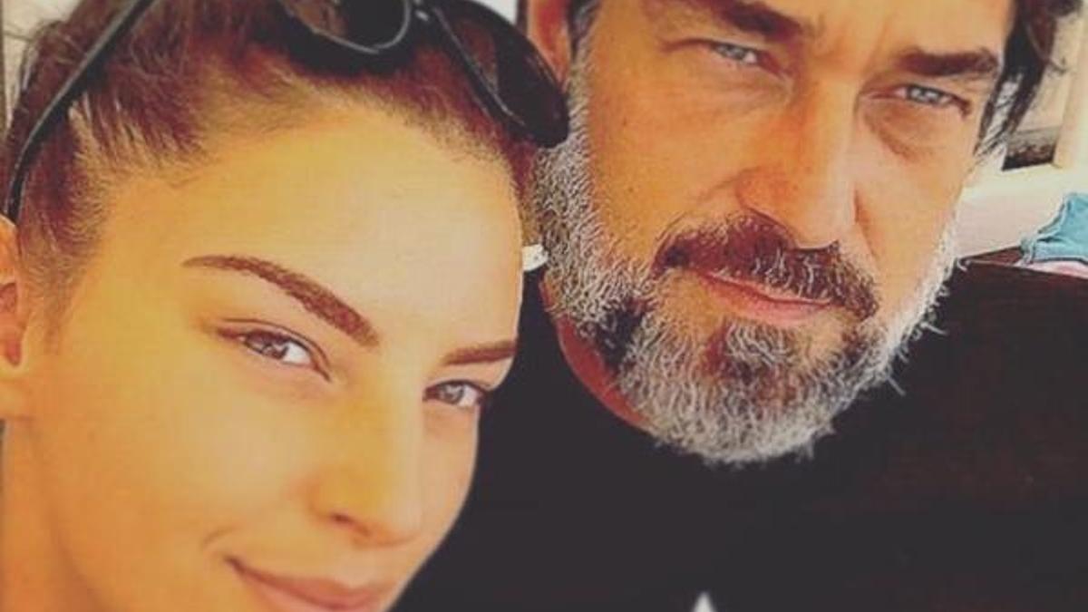 Burak Hakkı 'aşk' rehberi oldu!