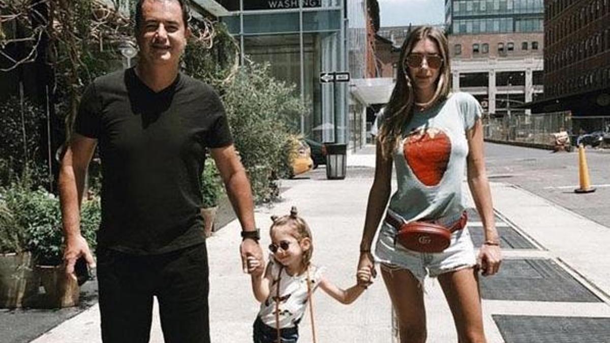 Şeyma Subaşı'dan mutlu aile fotoğrafı!