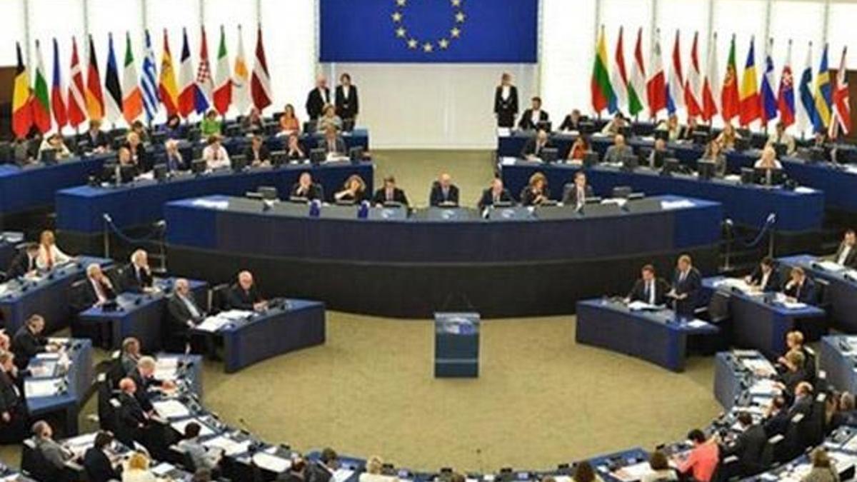 AP, Le Pen'in dokunulmazlığını kaldırdı
