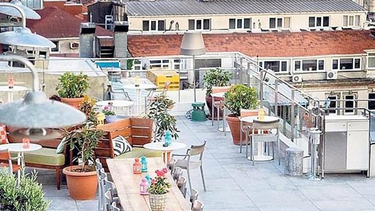 Yazın tadı İstiklal  Palas Terrace’da