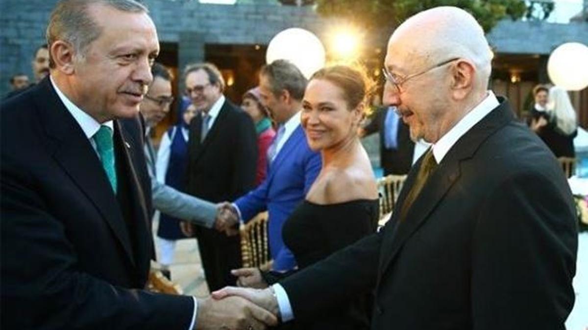 Hülya Avşar'dan 'dekolte' açıklaması!