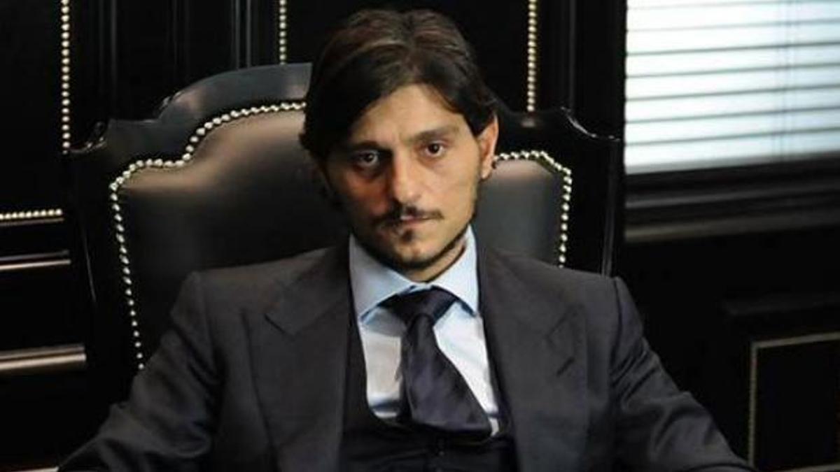 Dimitris Giannakopoulos: Pantalonu adamlar giyer sen etek giy