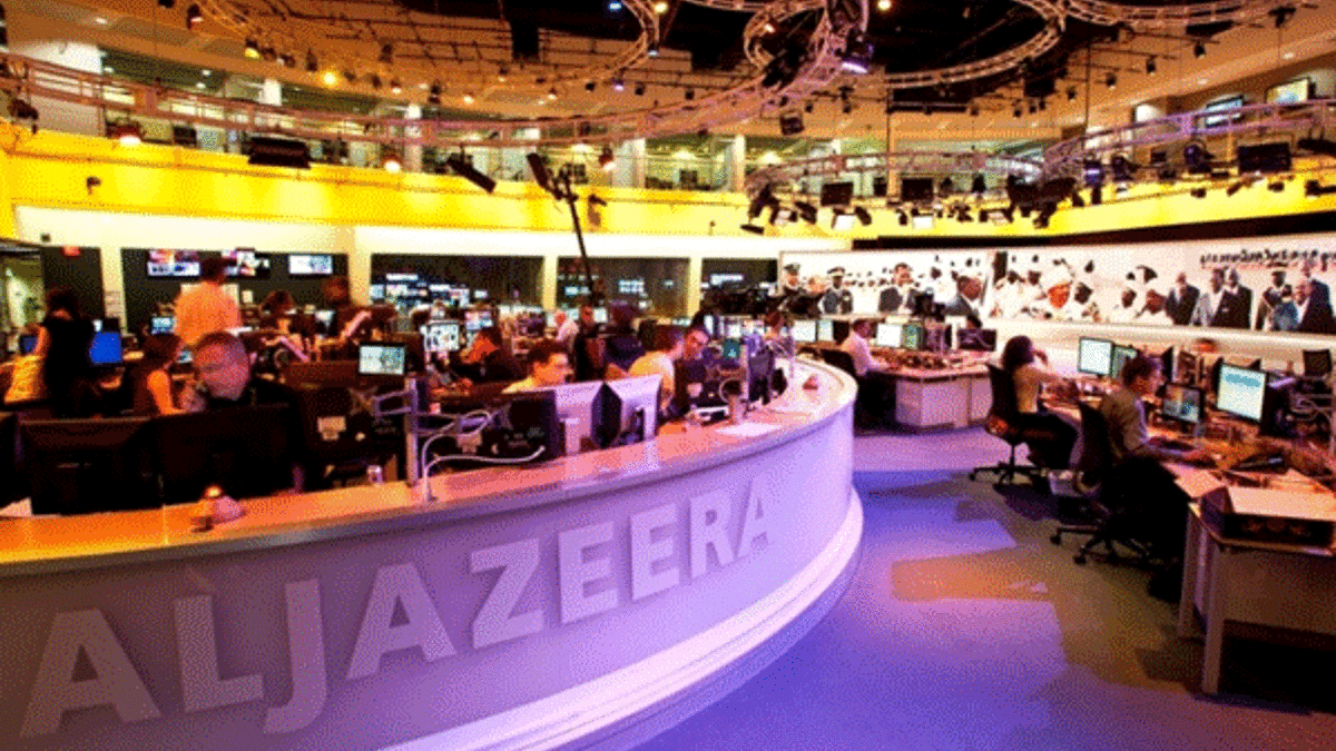 Katar'a bir darbe de Twitter'dan!