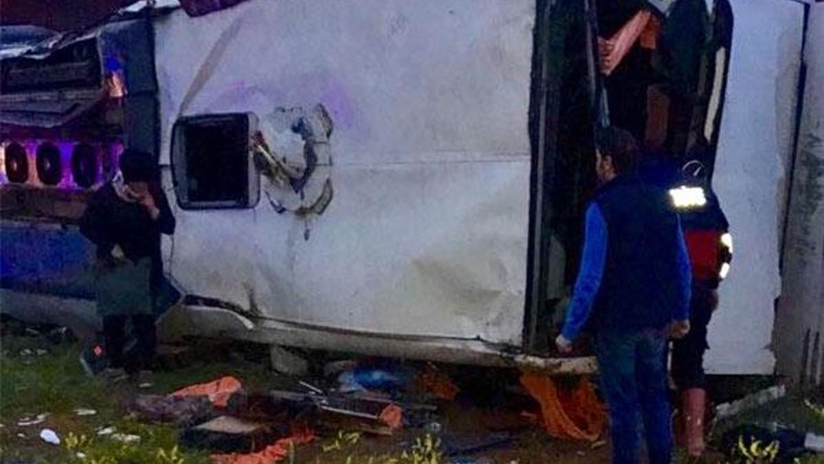 Çorum'da yolcu otobüsü üst geçitten düştü: 48 yaralı