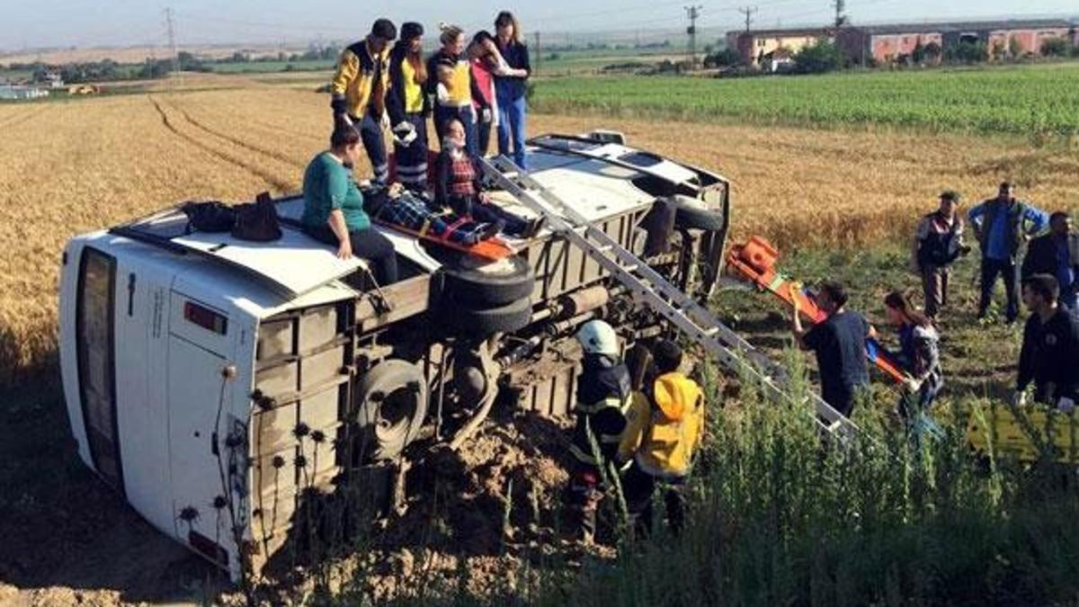 İşçi servisi kaza yaptı: Çok sayıda yaralı