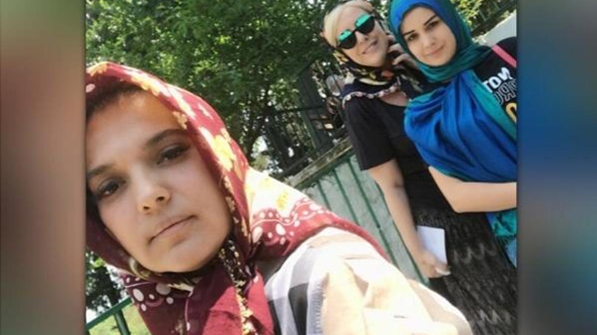 Demet Akalın'dan türbe ziyareti