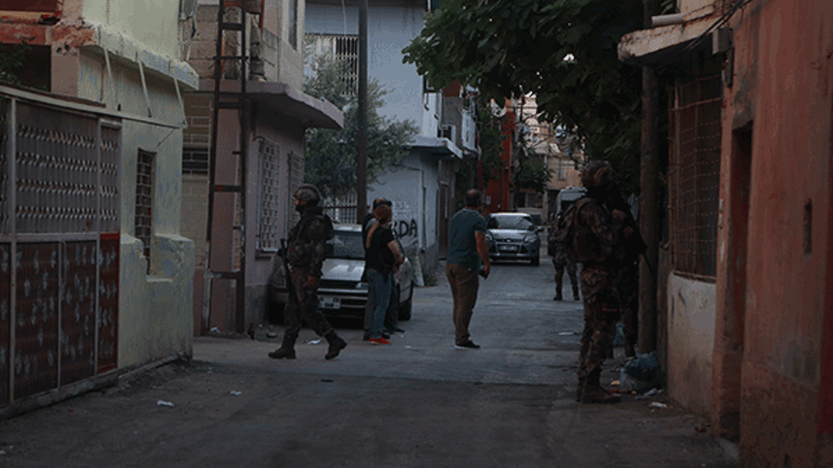 Son dakika! DEAŞ hücre evinde canlı bomba operasyonu