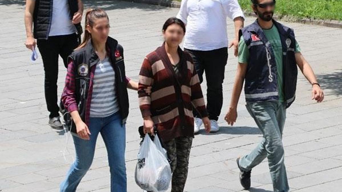 İki çocuk annesi uyuşturucu satarken suçüstü yakalandı