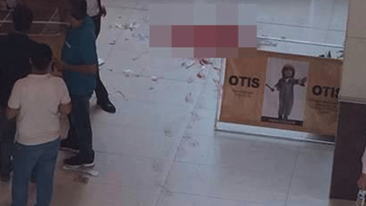 Alışveriş merkezinde intihar etti