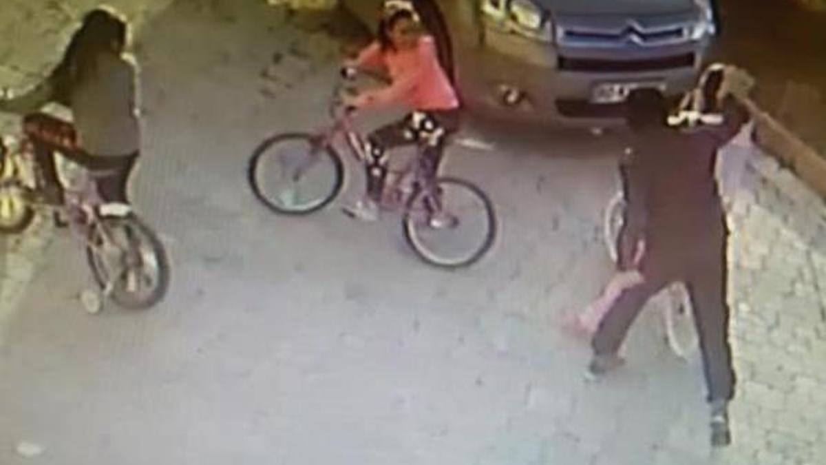 9 yaşındaki kızın başına parke taşıyla vurup kaçtı