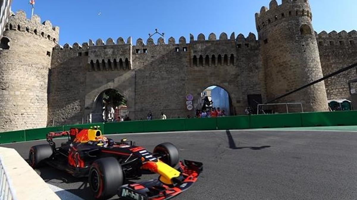 Azerbaycan'da kazanan Ricciardo