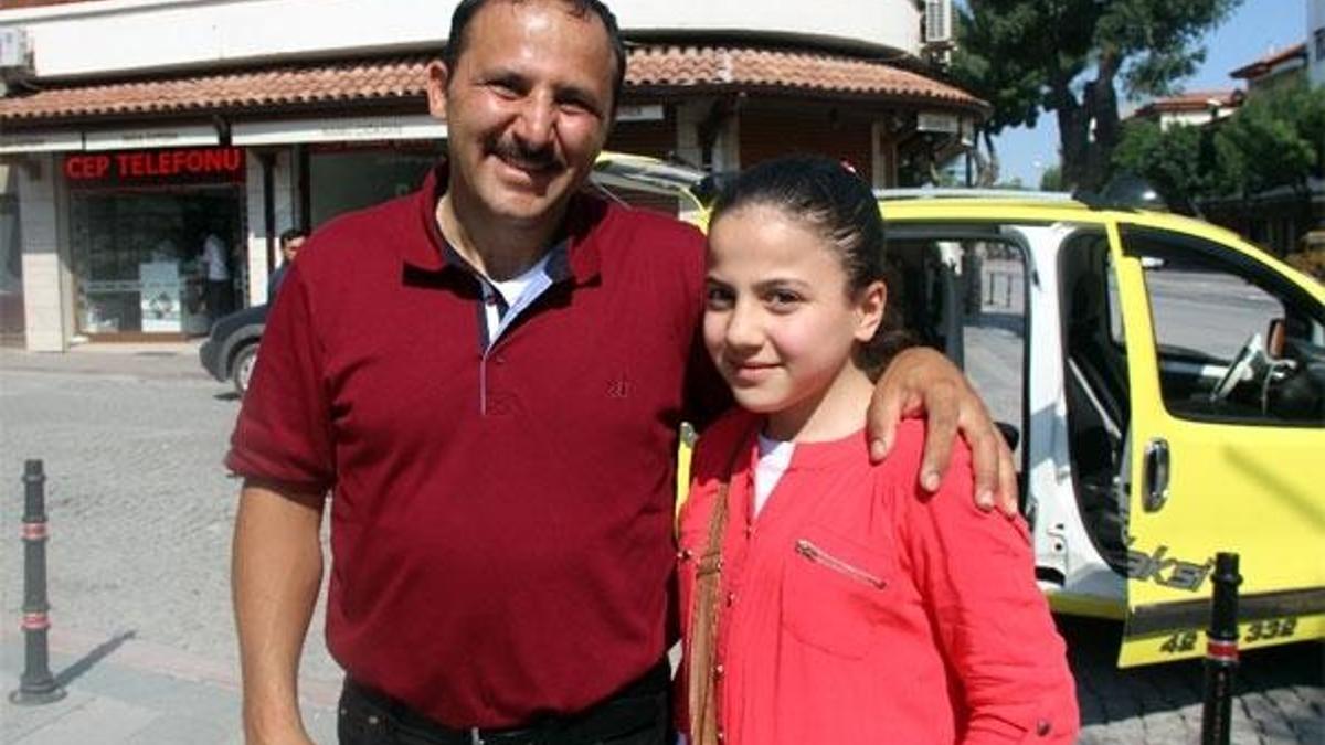 Suriyeli aile küçük kızını otobüste unuttu