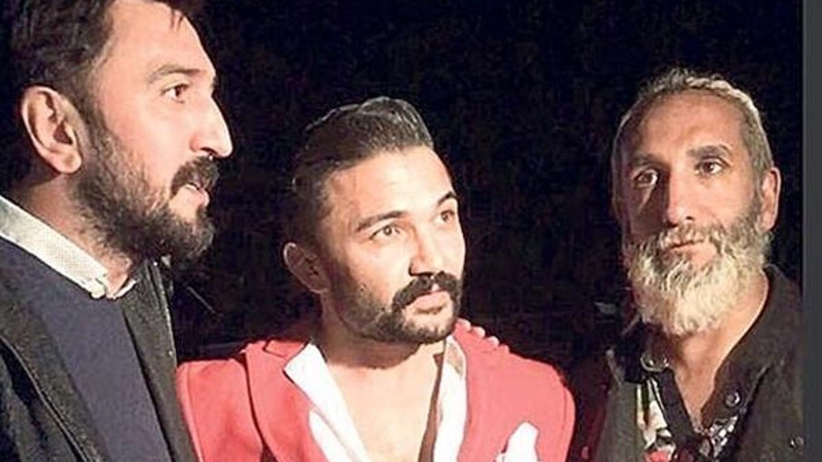 Altın ayakkabı tasarladı