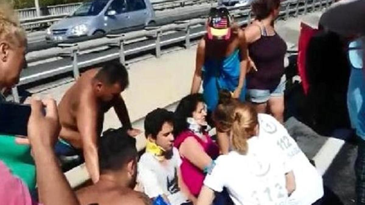 Otomobil takla atınca arkadan gelen araç çarptı;1 'i ağır 4 yaralı