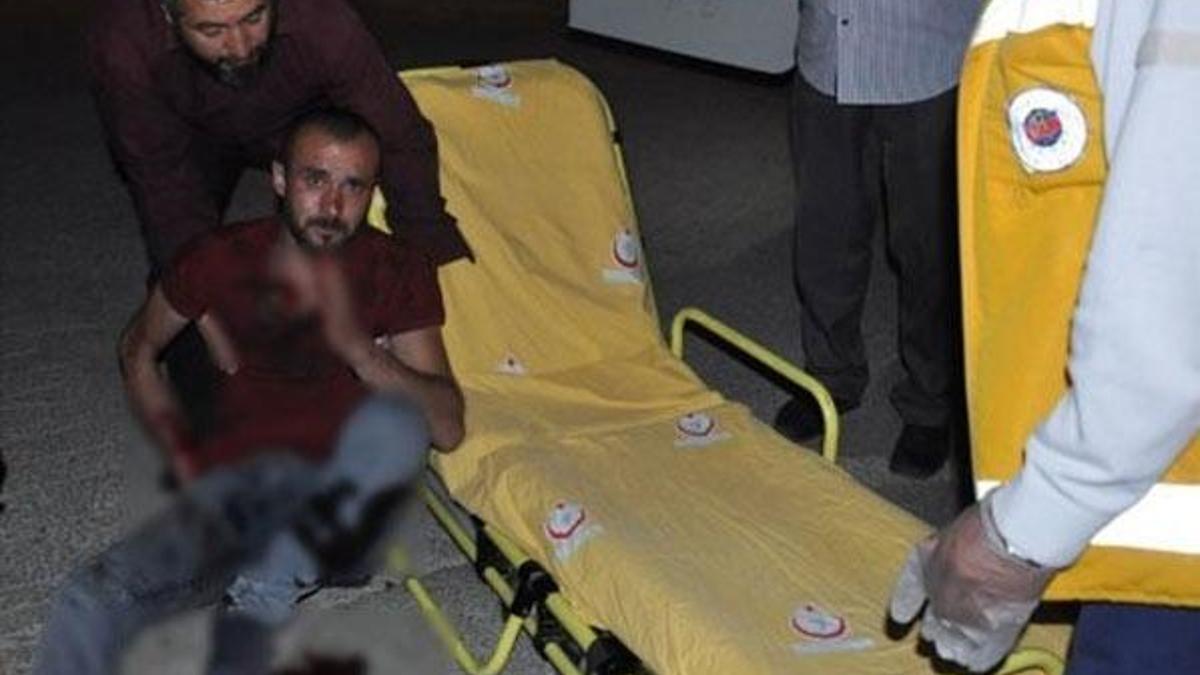 Kavgada boğazına saplanan bıçakla hastaneye kaldırıldı