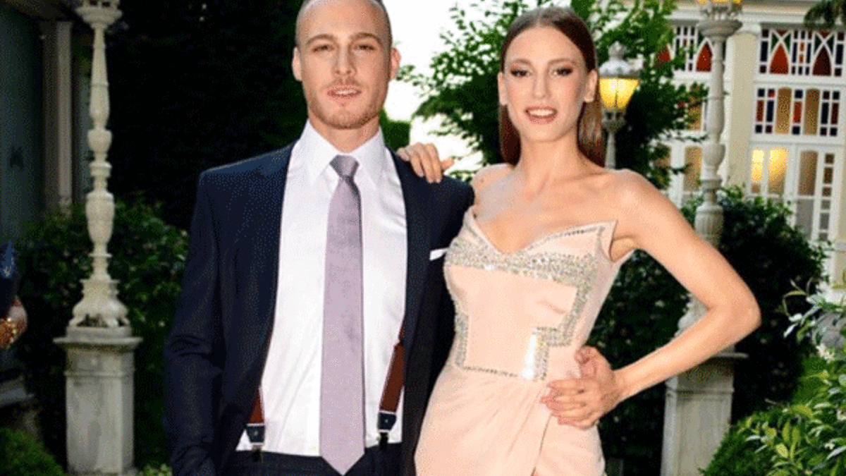 Serenay Sarıkaya'nın yırtmacı düğüne damga vurdu