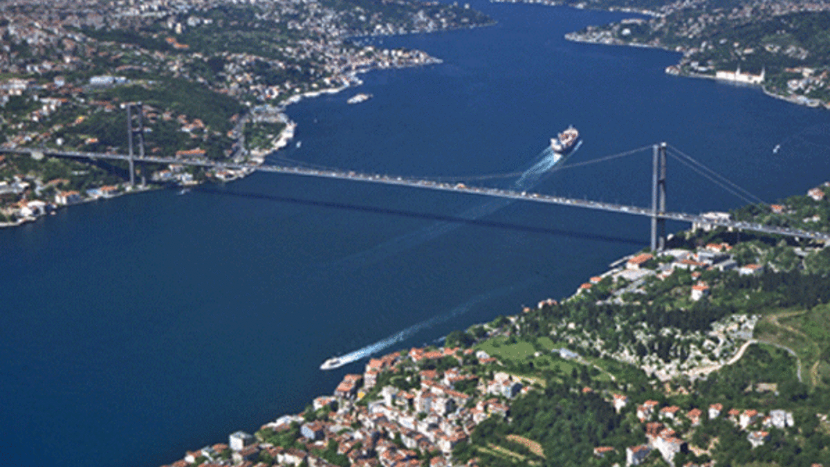 İstanbul Boğazı gemi geçişlerine kapatıldı