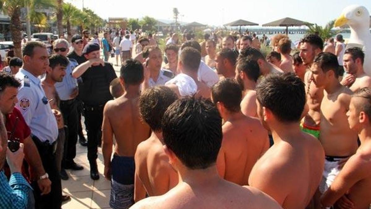 Plajdaki kadınların fotoğrafını çeken Suriyeliler linç ediliyordu