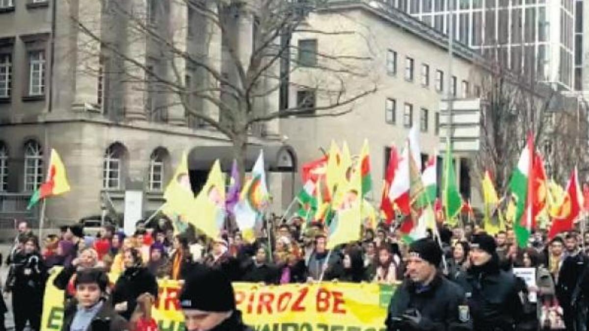 ‘Protesto serbest PKK’ya destek yasak’