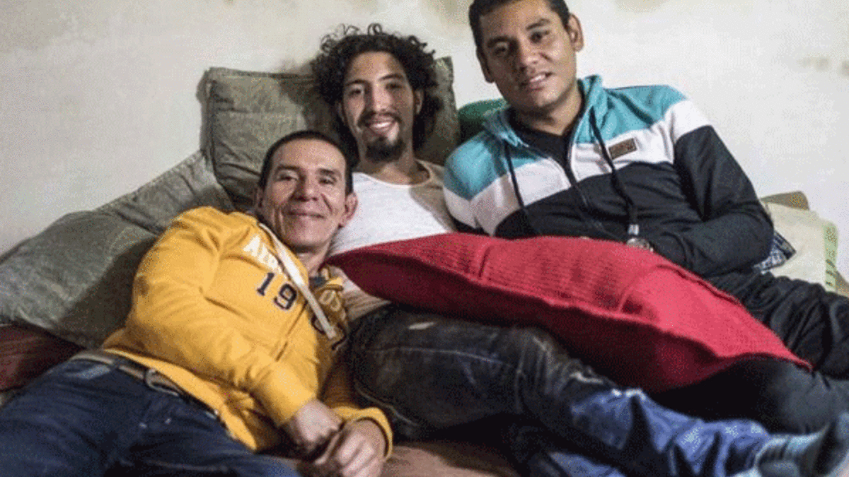 Üç erkeğin birbirleriyle 'evlenmesine' onay
