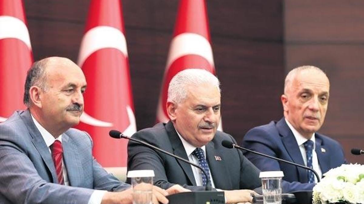 Memurlarla işçilerin taban ücreti eşitlendi
