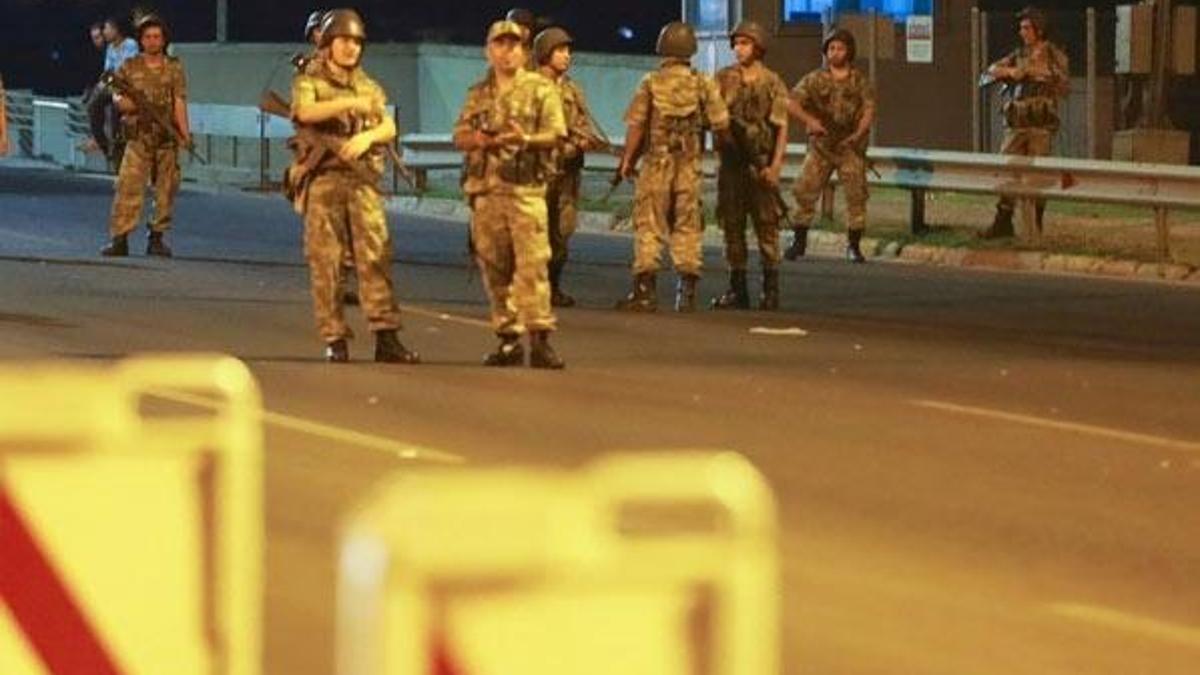 Ataşe 3 valizle kaçtı