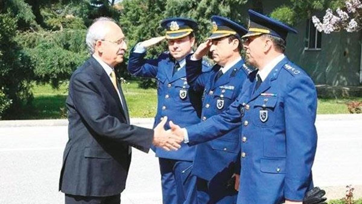 Tören mangası komutanına uyarı cezası