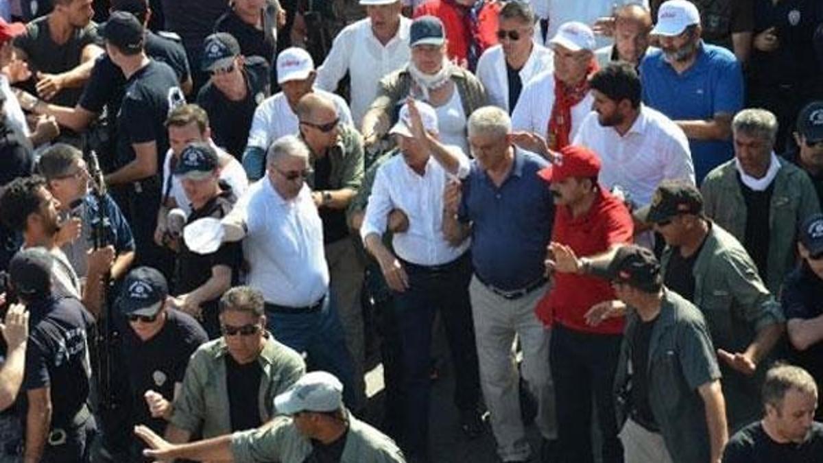 Kılıçdaroğlu, İstanbul il sınırına giriş yaptı