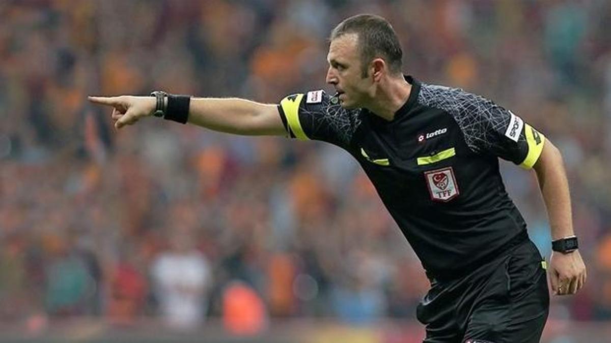 Tolga Özkalfa hakemliği bıraktı