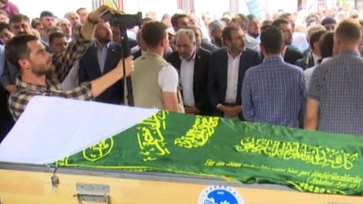 Suriyeli hamile kadın ve 10 aylık bebeği için cenaze namazı kılındı