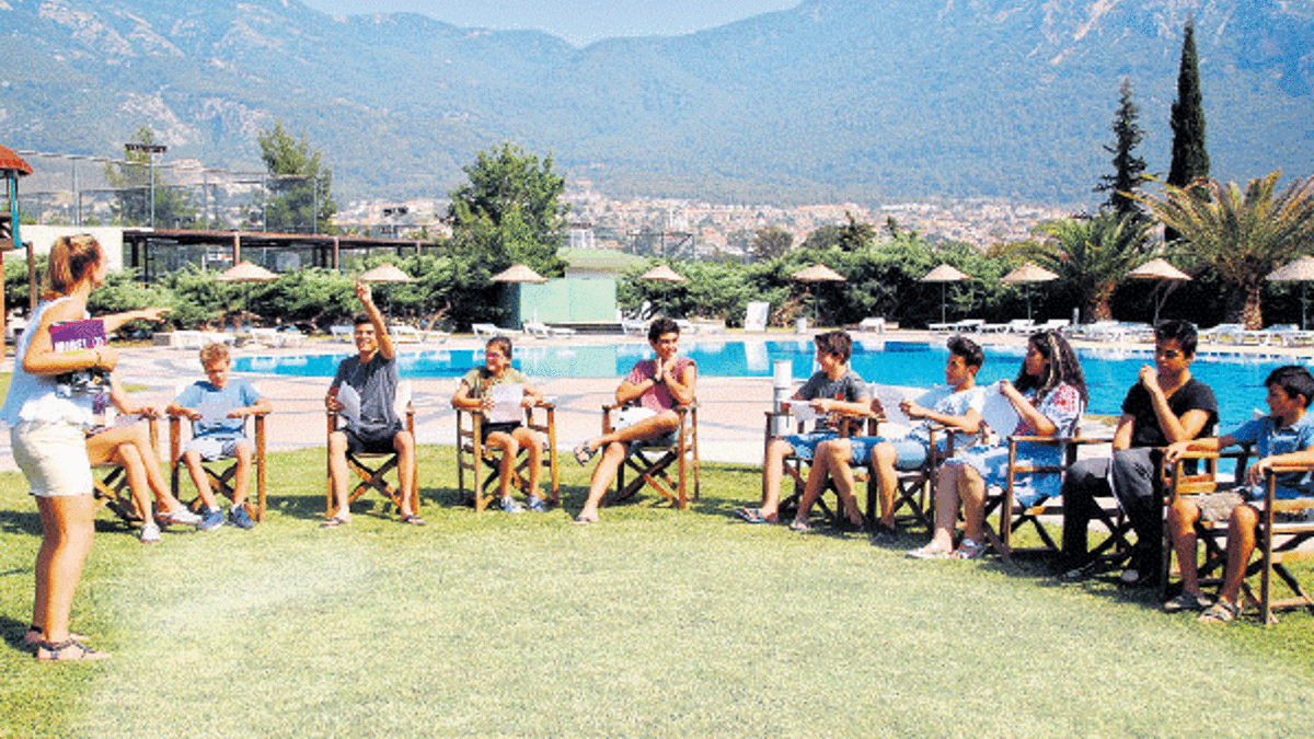 Türkiye'de bir ilk! Hem tatil yapıyor  hem İngilizce öğreniyorlar